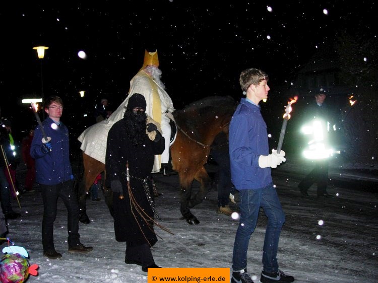 Nikolaus zu Pferd im Schneetreiben